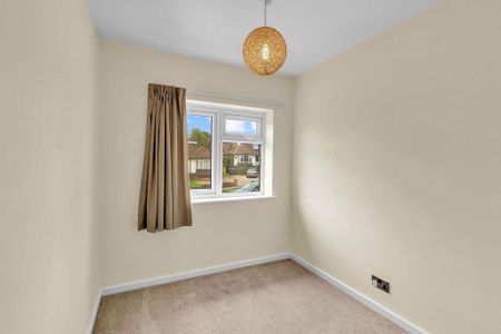 3 bedroom semi-detached house to rent - Photo 2