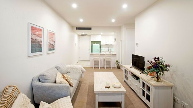 High End in the Heart of Griffith! - Photo 1