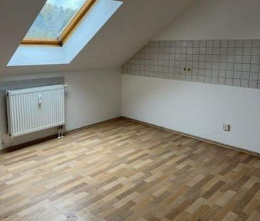 Himmlisch Wohnen unterm Dach mit großer Küche und Tageslichtbad! - Foto 6