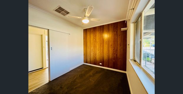 3 Bedroom Beauty in convenient spot! - Photo 1