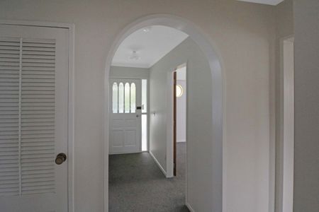 Central Hutt - Photo 4