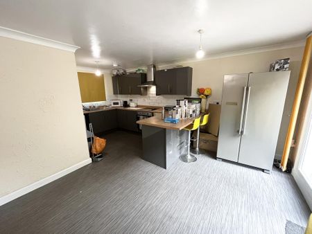 1 bedroom in a house share to rent - Photo 5