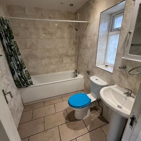 Studio Flat, Ethelbert Gardens, IG2 - Photo 4