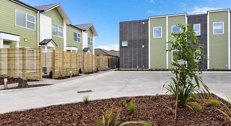 Upmarket Furnished Frankton Townhouse - Added Security Features - Photo 4