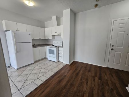 For Lease - 1801 Eglinton Avenue Unit# 302, Toronto, Ontario - Photo 3