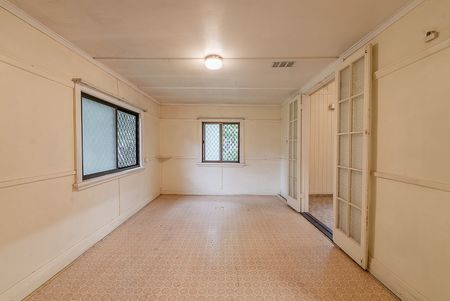 OPTIMAL LOCATION - OPPOSITE IPSWICH HOSPITAL - Photo 2