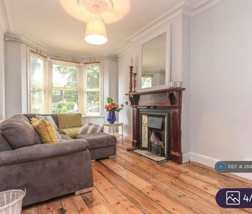 4 bedroom semi-detached house to rent - Photo 3