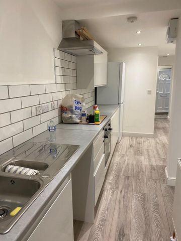 2 Bed Flat, Broad Green Avenue, CR0 - Photo 2