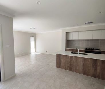 Modern 4-Bedroom Duplex + Separate Study – Appliances Included - Photo 6