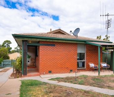 28 Truscott Avenue, California Gully - Photo 3