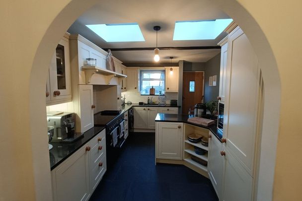 High Street - Photo 1