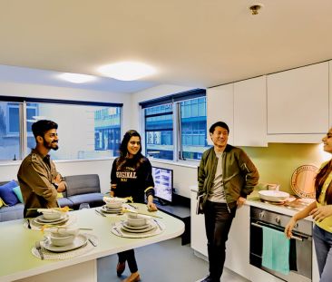 Twin Bed in 5 Bedroom Apartment - Photo 5