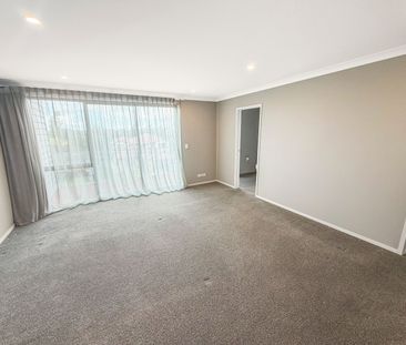 Immaculate townhouse with granny flat, solar & high spec finishes! - Photo 4