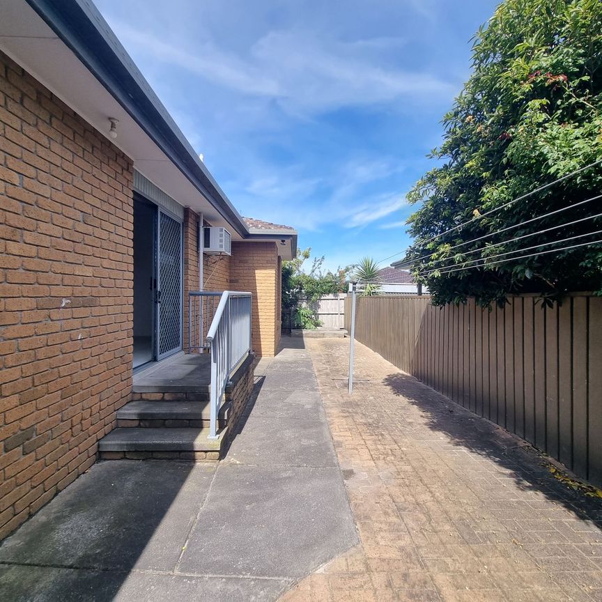 Immaculate 3 Bedroom Home in Ideal Location - Photo 1