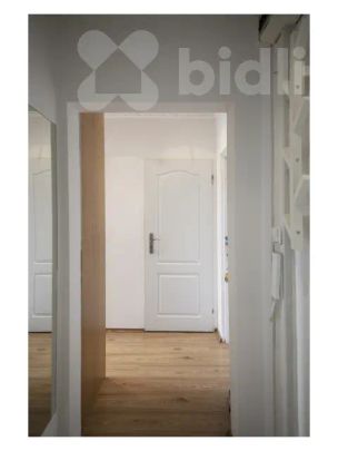 k pronájmu světlý byt 3+1 s prosklenou lodžií a úchvatným panoramatickým výhledem na celou Prahu. - Photo 1