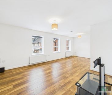 1 bedroom coach house to rent - Photo 2