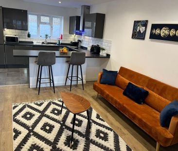 1 Bed Bungalow, Valentines Road, IG1 - Photo 2