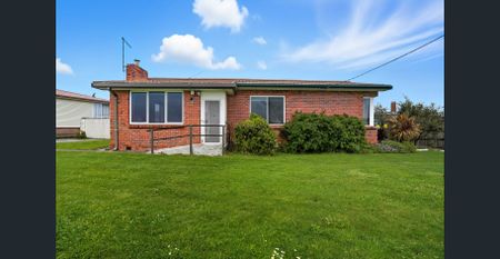 3 Bedroom Home on Davies Street - Photo 3