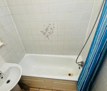 3 bedroom flat to rent - Photo 5