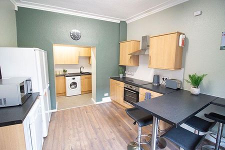 6 bedroom townhouse to rent - Photo 3