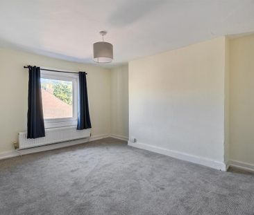 2 bedroom maisonette to rent - Photo 3