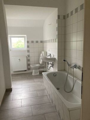 ** Dachgeschosswohnung mit moderner Einbauküch ** - Photo 1