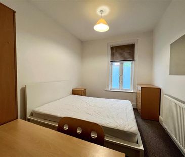 6 bedroom terraced house to rent - Photo 4