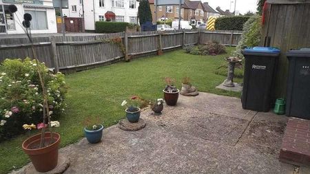 New Haw, KT15 - Photo 4