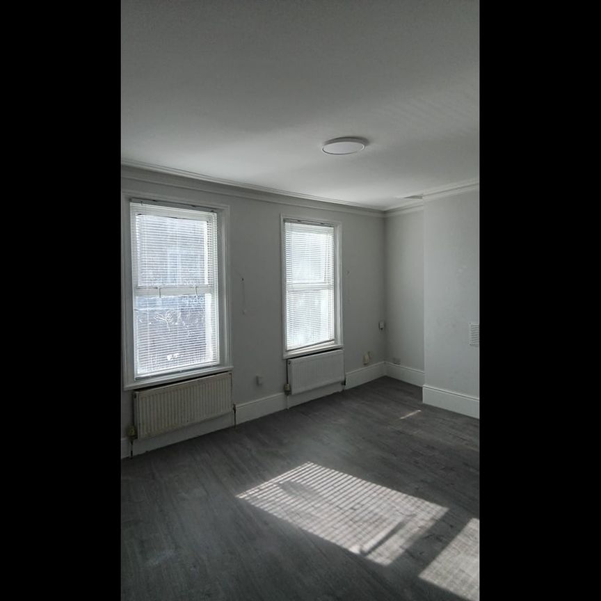 2 Bed Flat, High St, CR7 - Photo 1