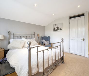 Newly Decorated Three Bedroom Cottage for Rent in Stock - Photo 4