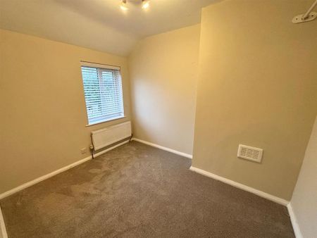 4 bedroom end of terrace house to rent - Photo 4