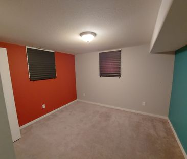 Free Rent !! Cozy 2 Bedroom. 1 Bathroom Basement Suite. - Photo 1