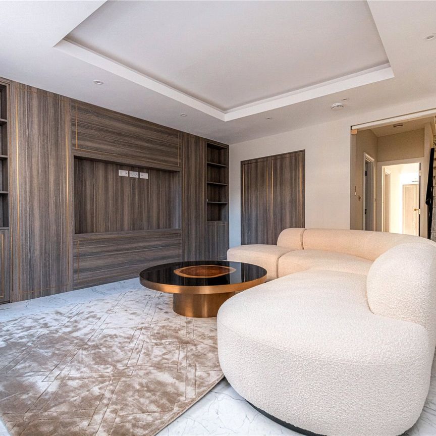 An Elegant Brand New Refurbished Georgian Townhouse Beside Hyde Park On A Albion Street - Photo 1