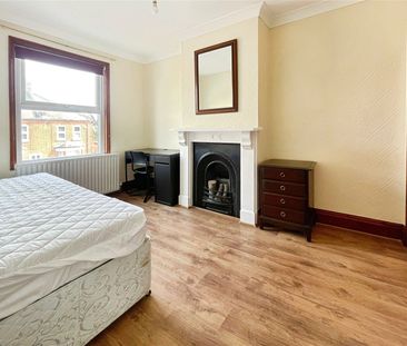 Queens Road, Egham, Surrey, TW20 9RT - Photo 2