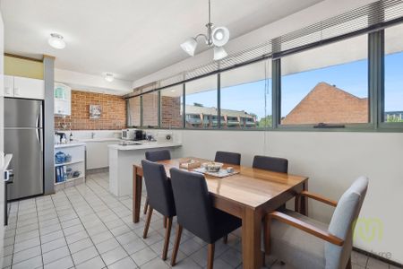 Stunning 3-Storey Kingston Townhouse - Photo 4