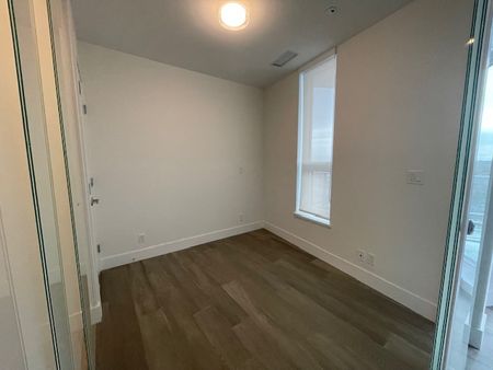 Brand New Monaco Ocean View 2 Beds/2 Baths Condo - Photo 5