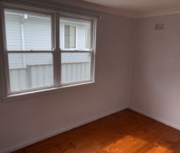 PERFECTLY LOCATED FAMILY HOME! - Photo 1