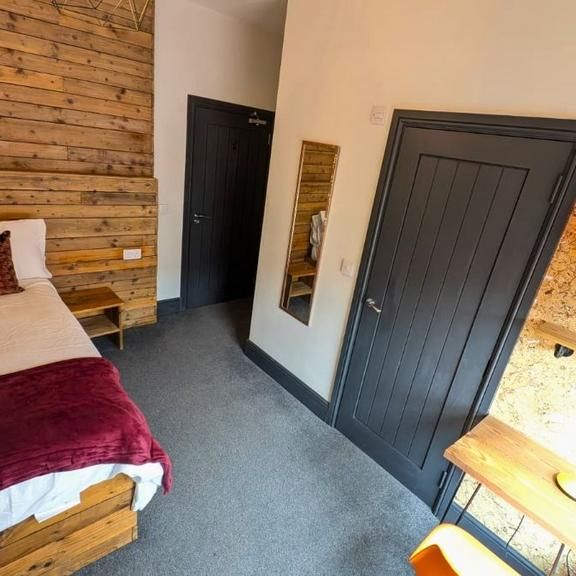 1 bedroom in a house share to rent - Photo 1