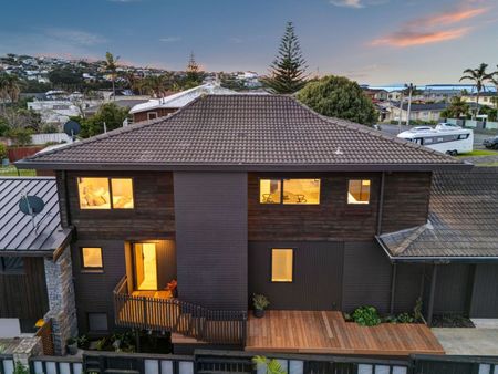 Modern Coastal Living in the Heart of Milford - 2/1 Omana Road, Milford - Photo 5