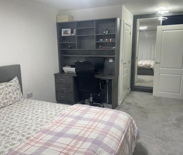 2 Bed Flat, Oscar Wilde Road, RG1 - Photo 4