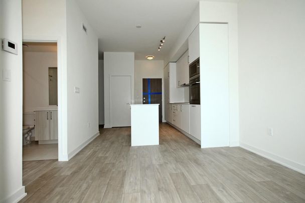 For Lease - 27 Bathrust Street Unit# 404W, Toronto, Ontario - Photo 1