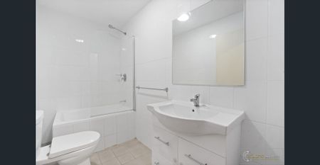 Superb location Walk to Station, Shops and Schools !! - Photo 4