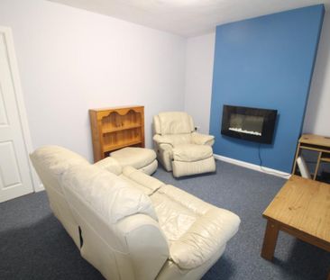 2 bedroom terraced house to rent - Photo 2