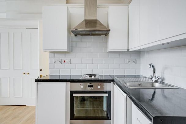 Studio Flat To Let - Photo 1