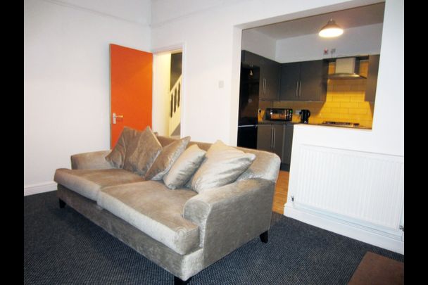 5 Bed Terraced House, Thornycroft Road, L15 - Photo 1