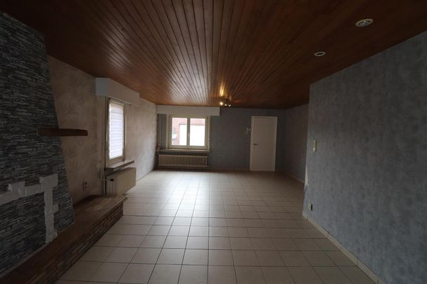 Een ruim woonhuis - halfopen bebouwing - met garage en tuin. - Photo 1