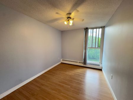 For Lease - 1964 Main Street Unit# 907, Hamilton, Ontario - Photo 4