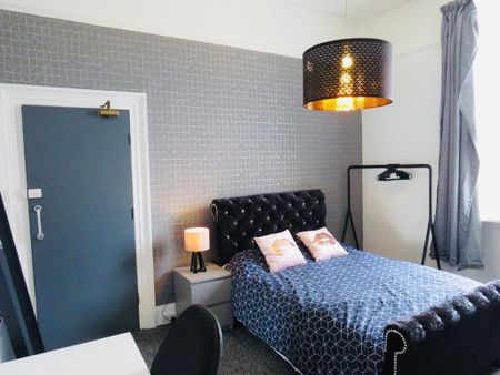 152 North Road East - Photo 2