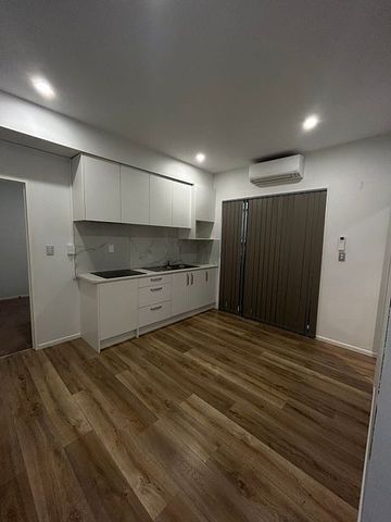 Modern 2-Bedroom Flat – All Utilities Included! - Photo 5