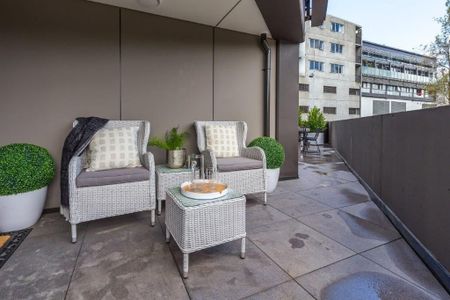 Luxury Furnished Apartment with One Secure Carpark - Photo 3